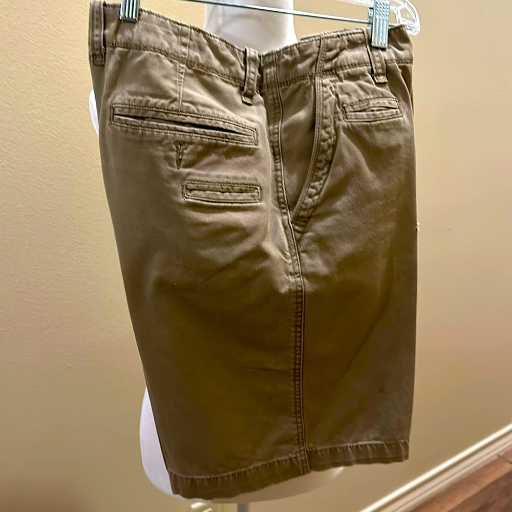 Old Navy Men’s khaki shorts